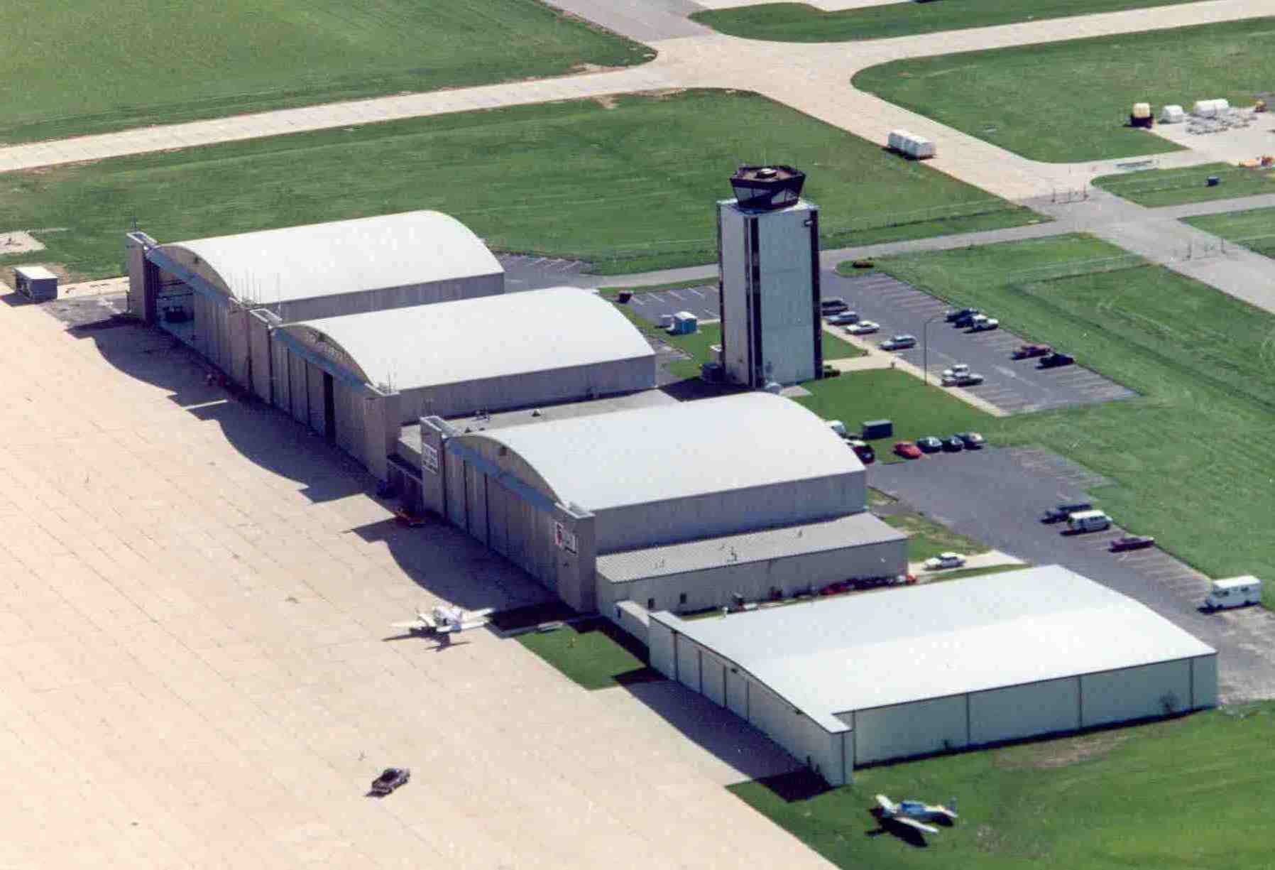 Repainting Metal Roofs: What Facility Managers Need to Know