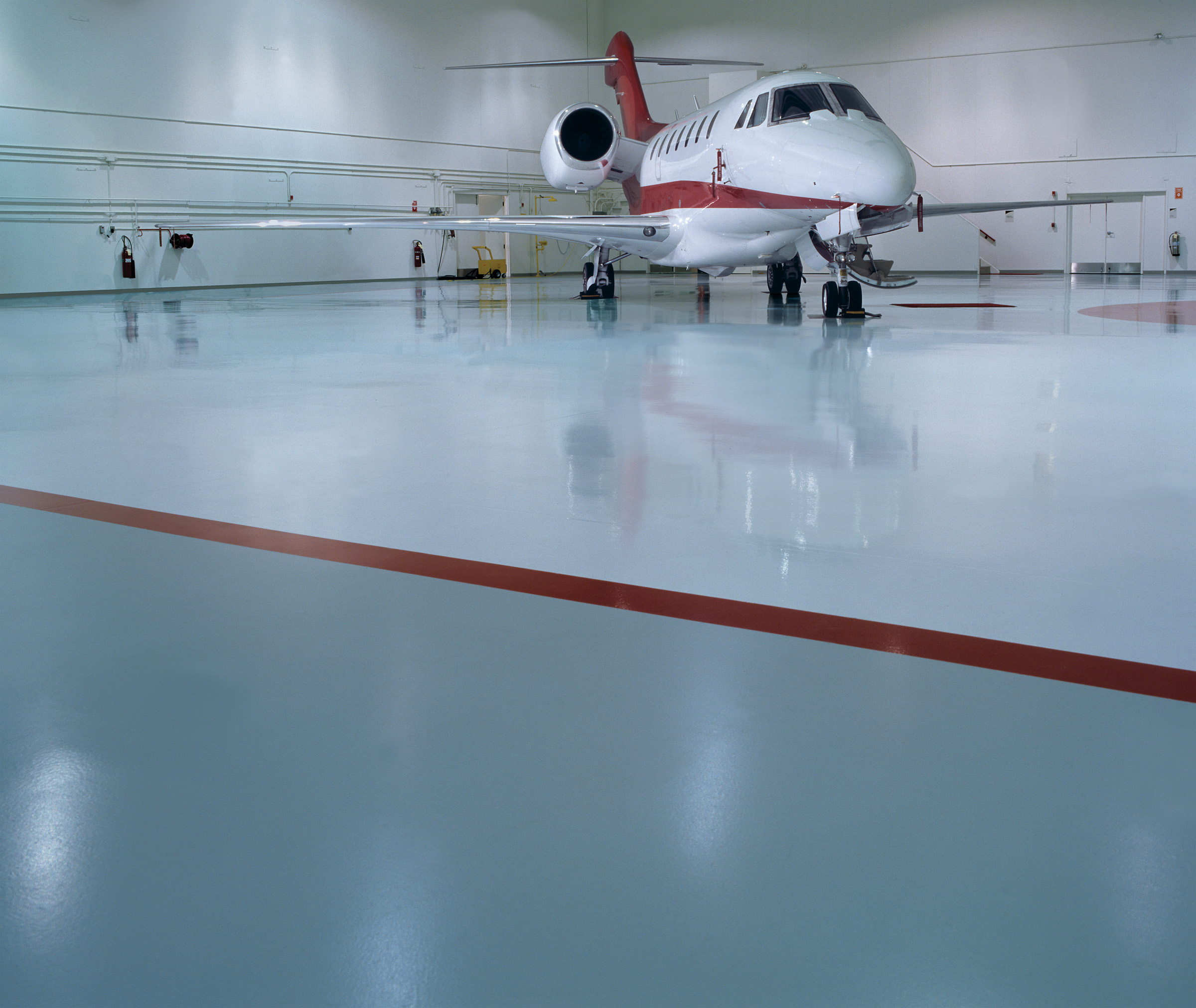 epoxy flooring in airplane hanger